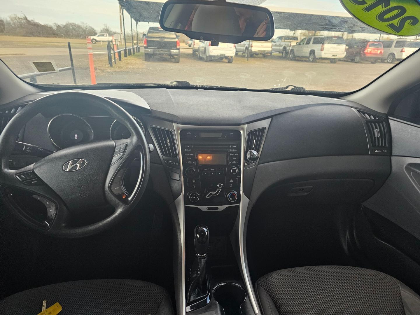 2013 GRAY Hyundai Sonata GLS (5NPEB4AC4DH) with an 2.4L L4 DOHC 16V engine, 6-Speed Automatic transmission, located at 533 S Seven Points BLVD, Seven Points, TX, 75143, (430) 255-4030, 32.313999, -96.209351 - Photo#4